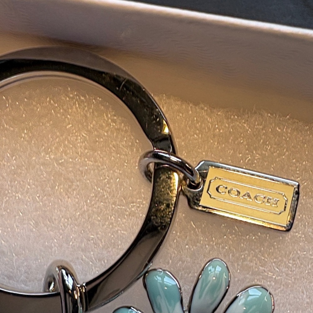 Coach Daisy Keychain with Pink mini Pen - Picture 5 of 6